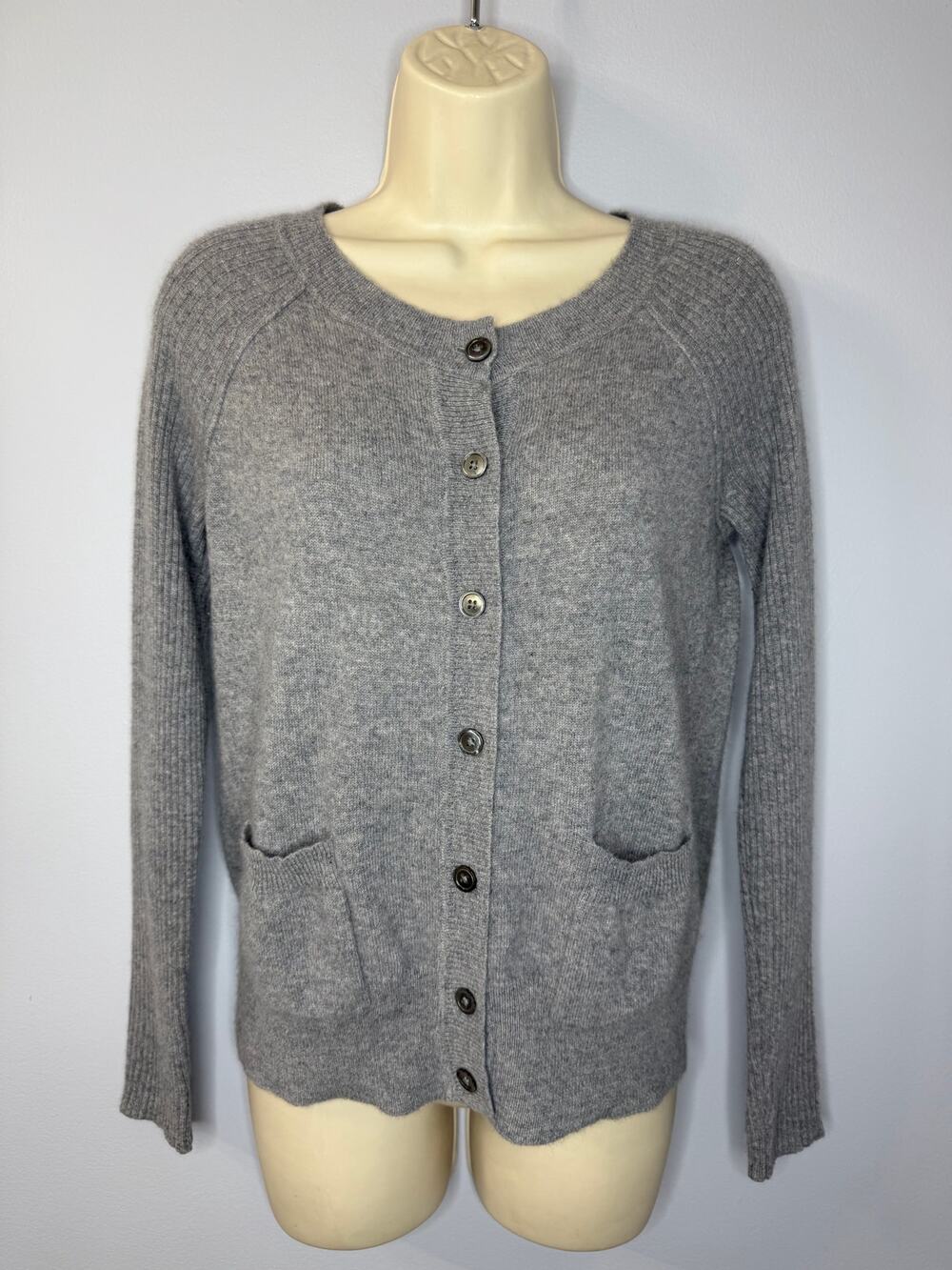 Tahari 2 Ply Cashmere Cropped Cardigan Grey Pockets Women's M
